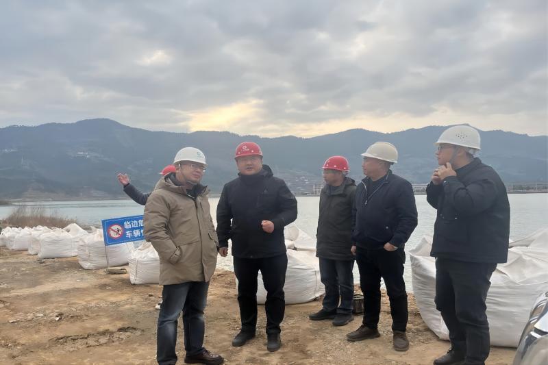 王軍鵬到省道205線三期項(xiàng)目進(jìn)行安全專(zhuān)項(xiàng)檢查