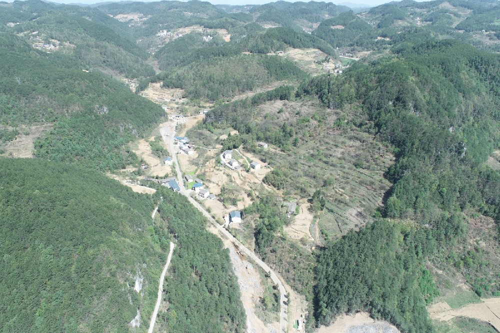 路愈寬，景愈明，可待漫慢行——朝天區(qū)曾家鎮(zhèn)（曾家場(chǎng)鎮(zhèn)至榮樂(lè)養(yǎng)生谷）段道路改建工程建設(shè)側(cè)記