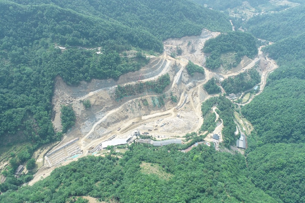 火力全開(kāi)！下月路項(xiàng)目建設(shè)駛?cè)搿翱燔嚨馈?></a>
            </div>
            
            <div   id=